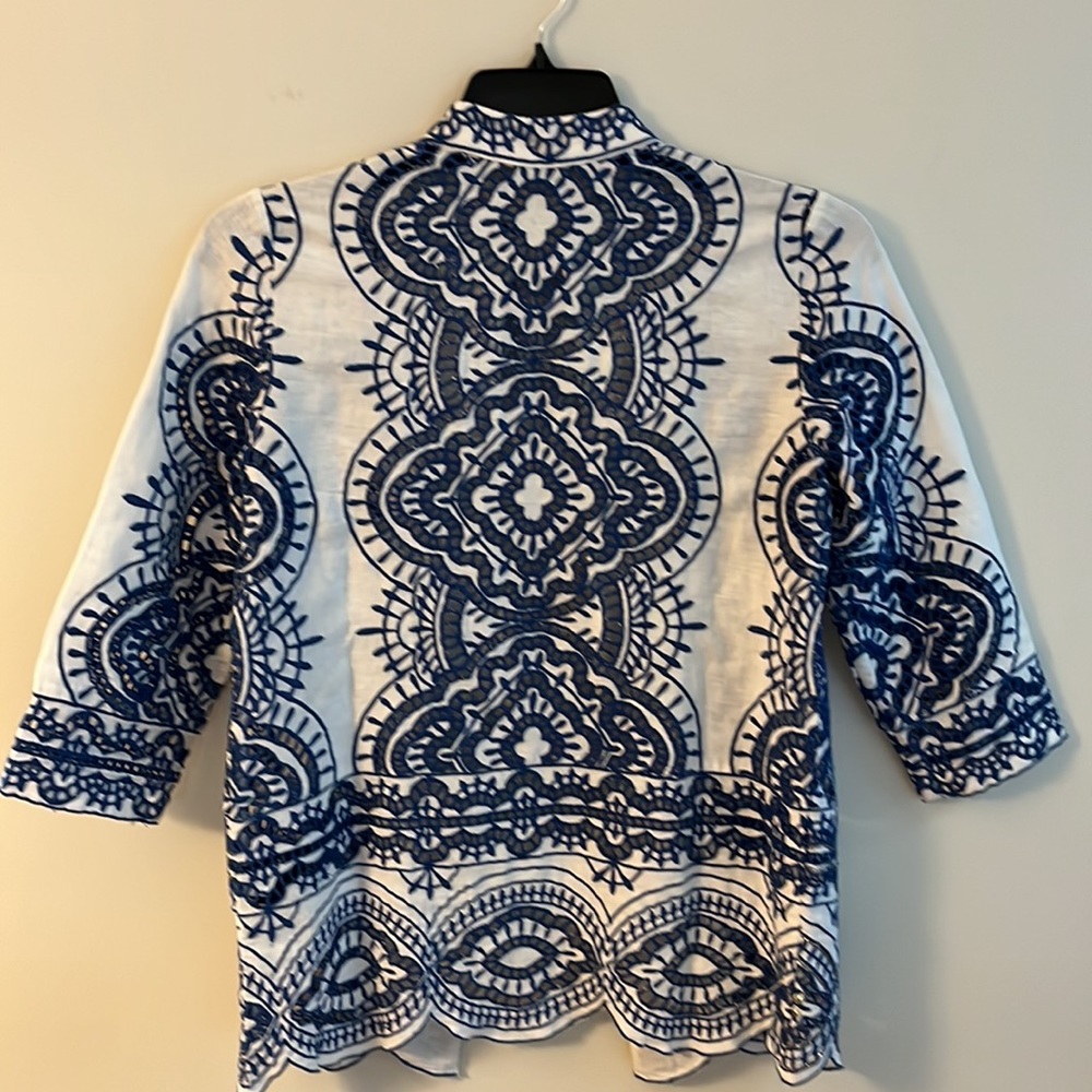 NWT Chicos Embroidered Blue & White Jacket. Scalloped Hem. - Picture 8 of 8